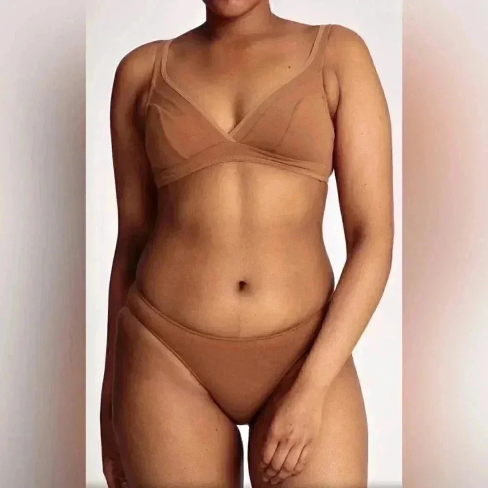 NWT Nubian skin caramel no wire comfortable lightweight naked seamless bra S